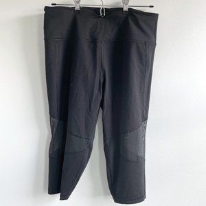 VIctoria's Secret Knockout Athletic cropped Leggings, Size Large, black